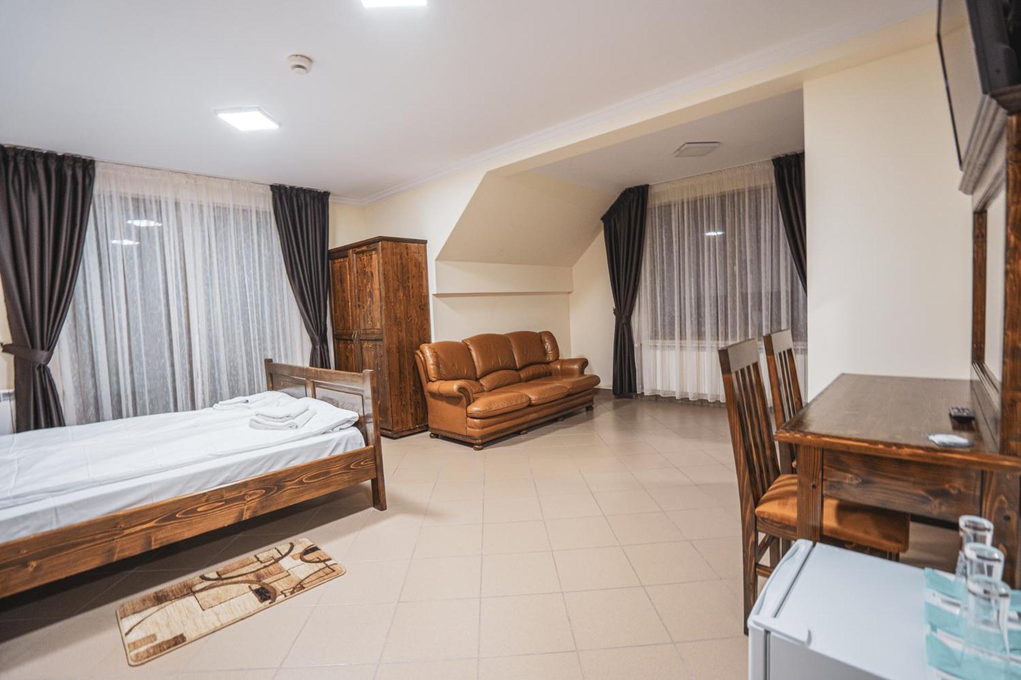 Hotel Rabbit Bran Моєчу-де-Жос Екстер'єр фото