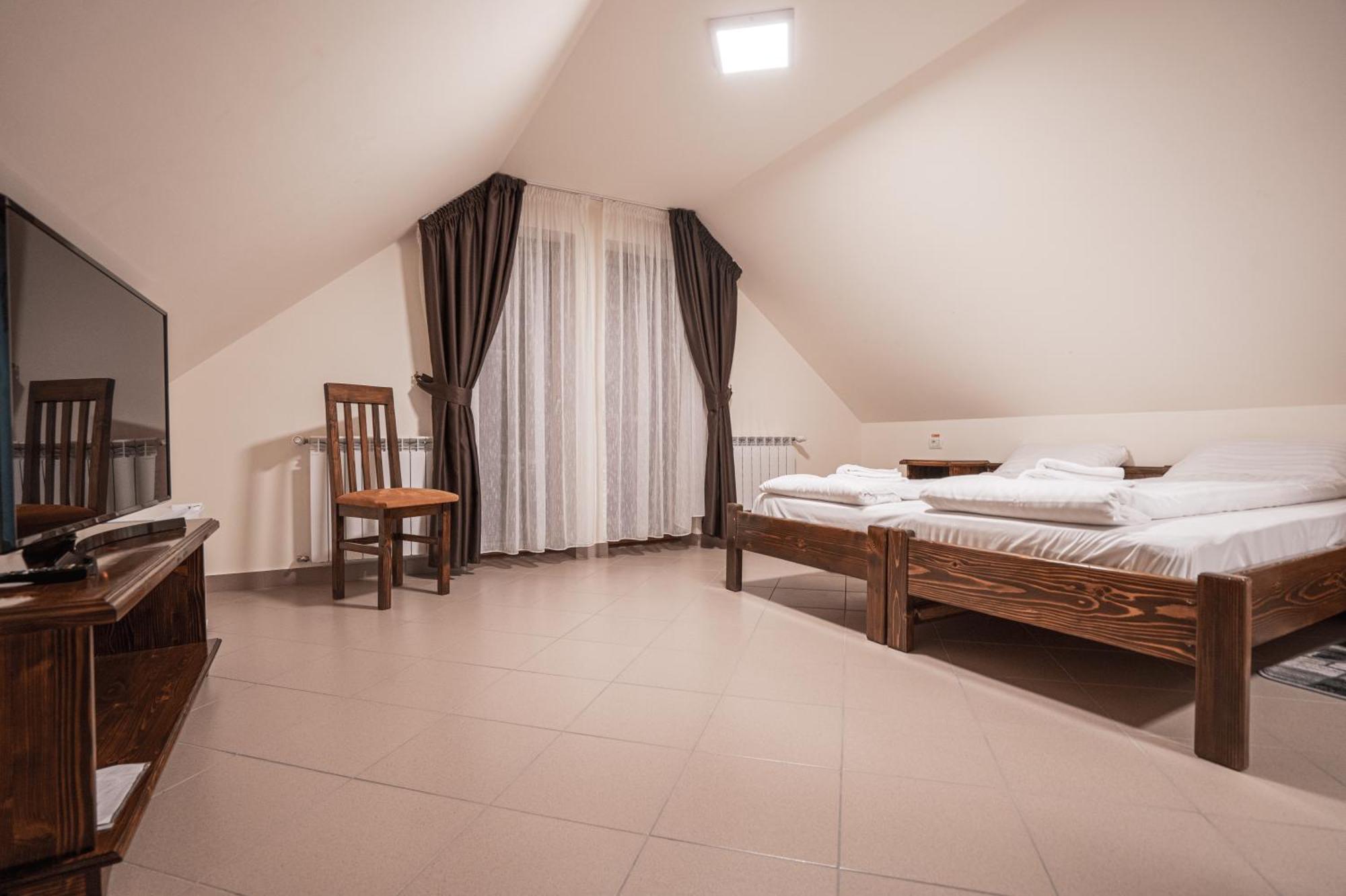 Hotel Rabbit Bran Моєчу-де-Жос Екстер'єр фото