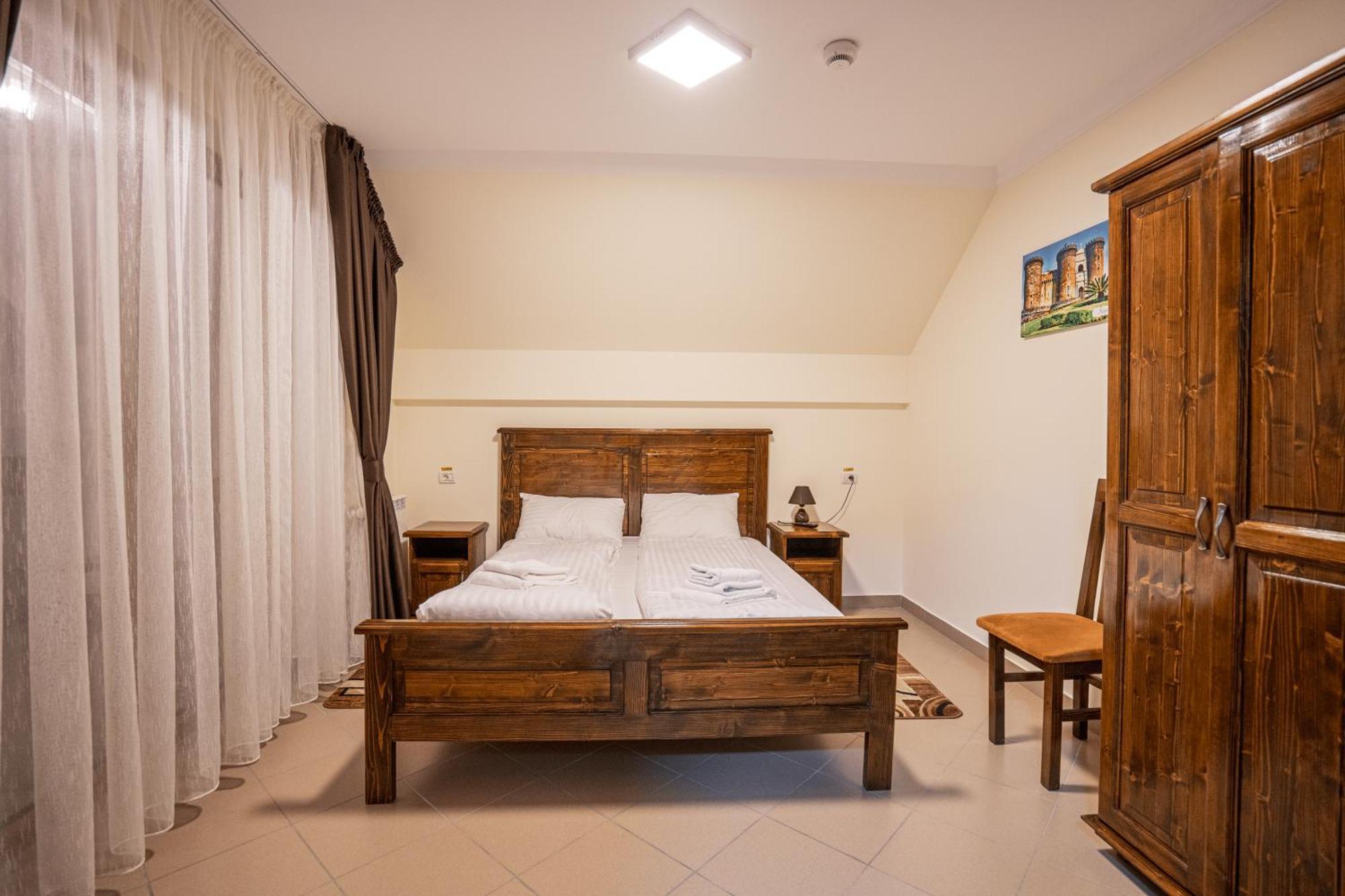 Hotel Rabbit Bran Моєчу-де-Жос Екстер'єр фото