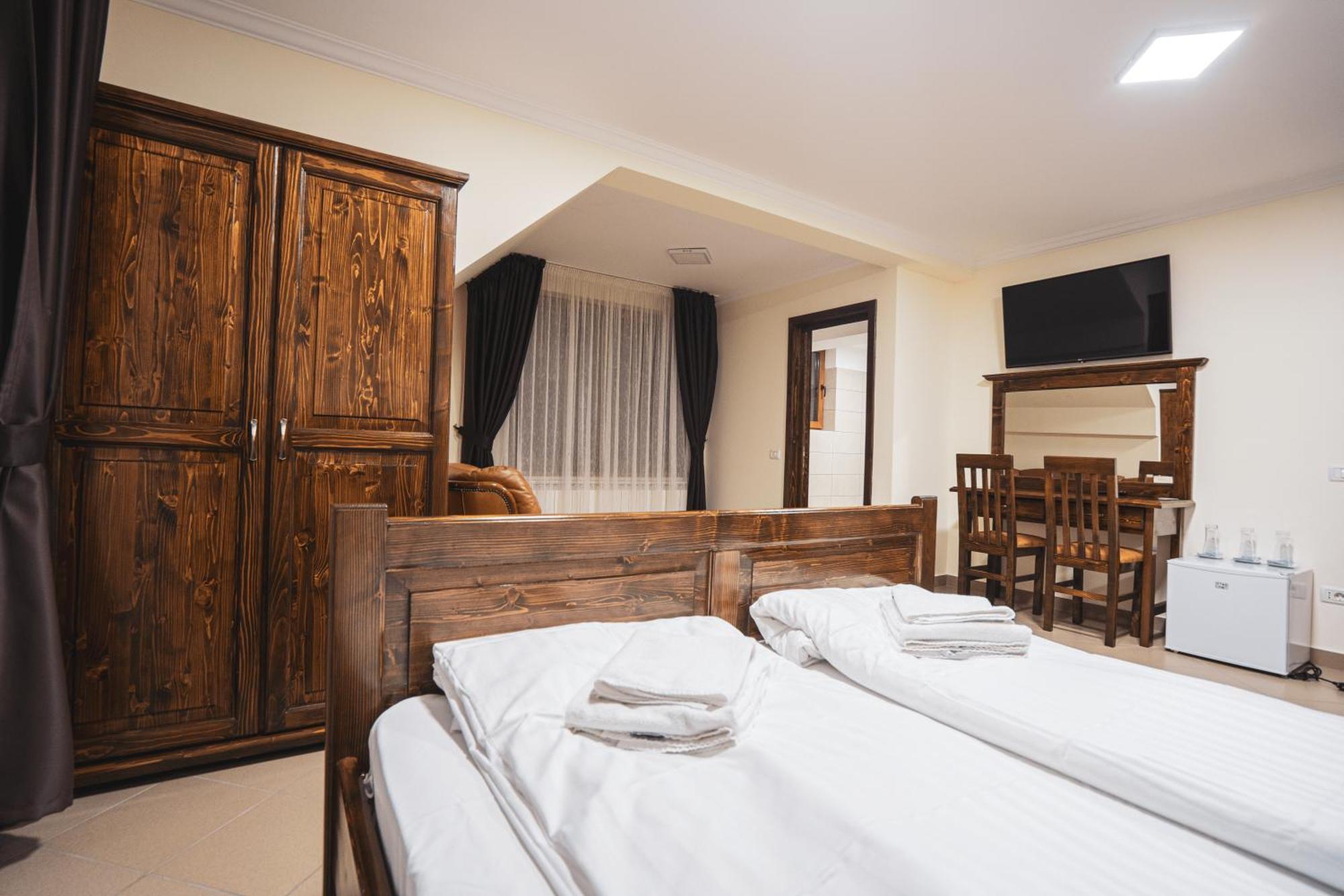 Hotel Rabbit Bran Моєчу-де-Жос Екстер'єр фото
