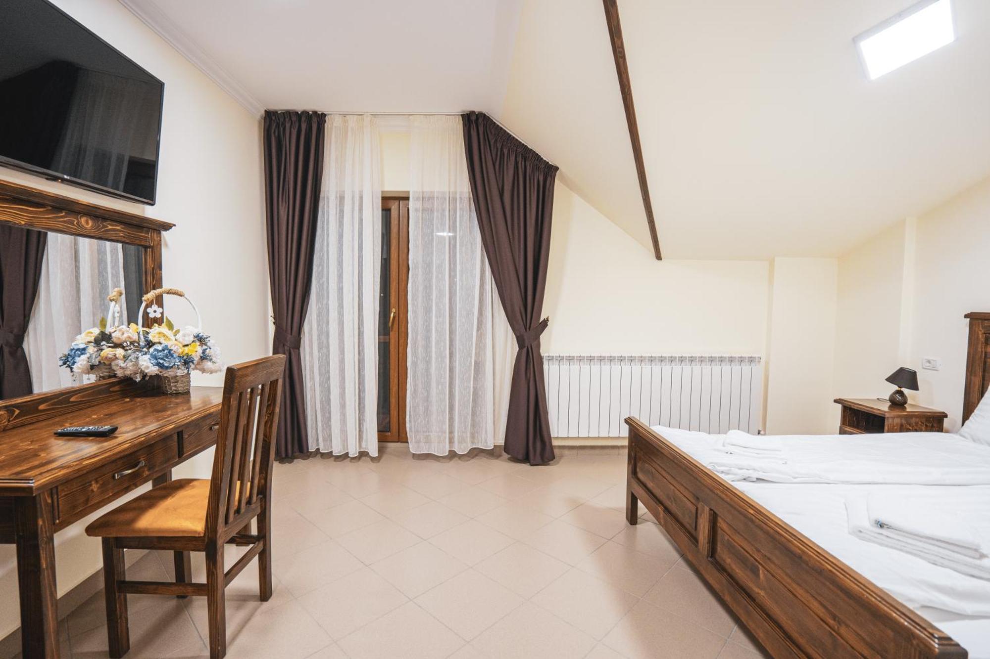 Hotel Rabbit Bran Моєчу-де-Жос Екстер'єр фото